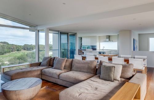 Torquay House | Torquay Beach House | Pool | Walk to Whites Beach