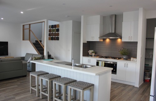 Torquay House | Torquay by the Sea excellent for families or small group of friends.