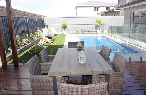 Torquay House | Torquay by the Sea excellent for families or small group of friends.