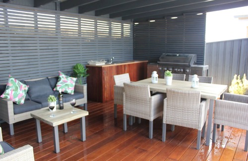 Torquay House | Torquay by the Sea excellent for families or small group of friends.