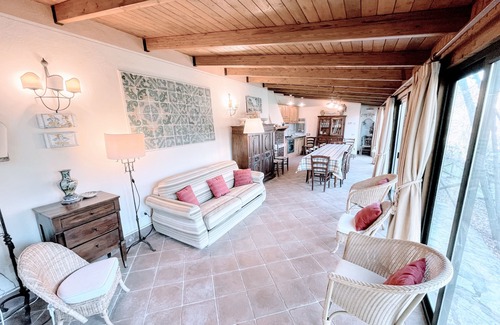 Strettura House | Torretta sleeps 5 with private verandah and garden overlooking pool - wifi