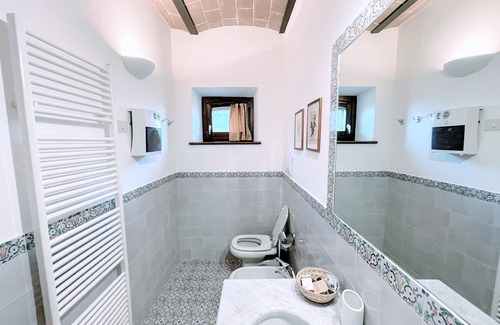 Strettura House | Torretta sleeps 5 with private verandah and garden overlooking pool - wifi
