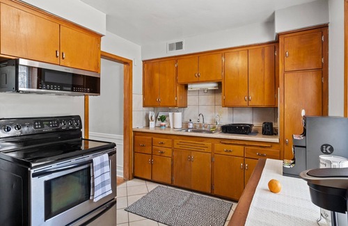 Washington Heights Apartment | Tosa's Cozy Corner - Pet & Family Friendly, Walkable, Near Downtown Tosa & MKE!