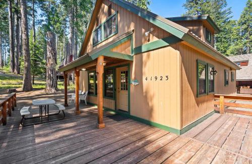 Shaver Lake House | Toste Cabin- Spacious 3br Cabin In East Village!