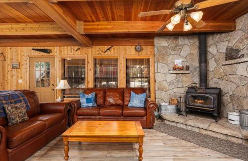 Shaver Lake House | Toste Cabin- Spacious 3br Cabin In East Village!