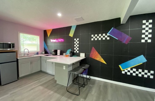Sanford Apartment | Totally 80's