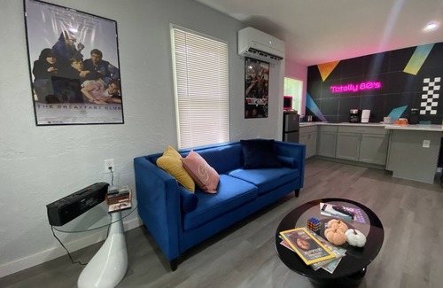 Sanford Apartment | Totally 80's