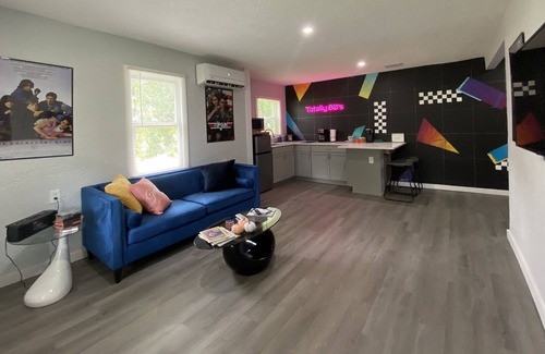 Sanford Apartment | Totally 80's