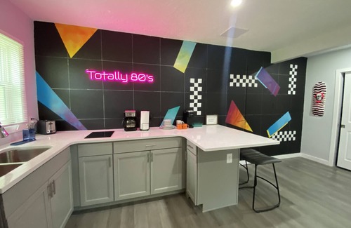 Sanford Apartment | Totally 80's