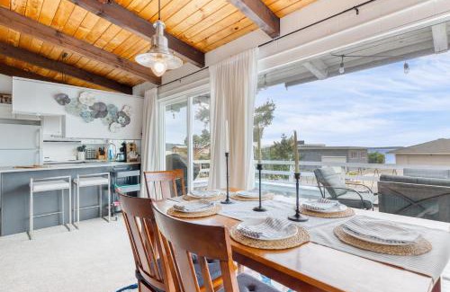 Coupeville House | Totally Beachin Getaway by AvantStay Waterfront