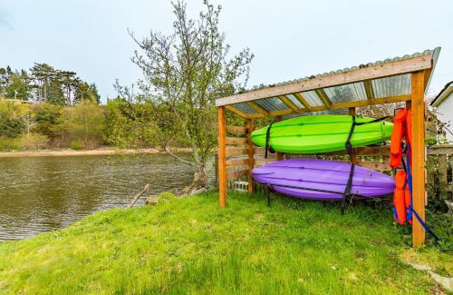 Coupeville House | Totally Beachin Getaway by AvantStay Waterfront