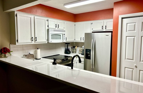 Greenville House | Totally Renovated Townhome-New to VRBO in 2023-Nurses & Monthly Renters Welcome