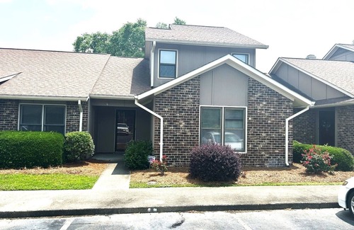 Greenville House | Totally Renovated Townhome-New to VRBO in 2023-Nurses & Monthly Renters Welcome