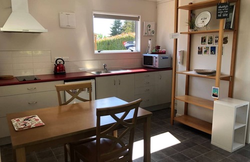 Twizel House | Totara Cottage - Free WifinAvailable 27 Dec 25 - 02 Jan 26 -min stay 5 nights