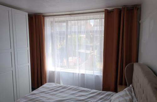 Bruce Grove House | Tottenham Large 4-Bed Terraced House Sleeps 10
