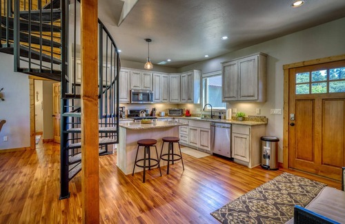 Pagosa Highlands House | Touch of Green: Pet-Friendly, Hot Tub, Garage, Games, Weber Charcoal Grill and Views of Hatcher Lake