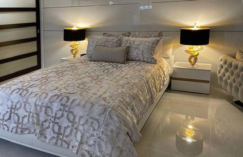 Belmont Shore Apartment | Touch of Heaven