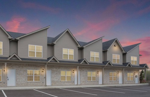 Clarksville House | Touch of Jazz-Workspace-300Mbps Wi-Fi-Sleep 6