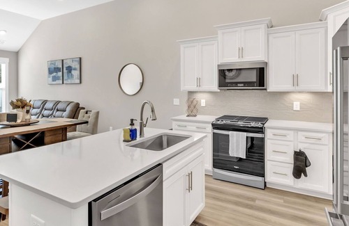 Central House | TOUCHDOWN! Beautiful townhome 4 miles to Clemson University with Game Room!