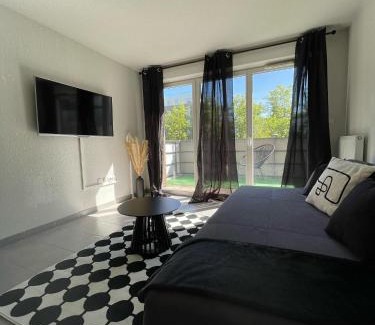 Lalande-Grand Selve Apartment | Toulouse Coconing & Peaceful Apartment