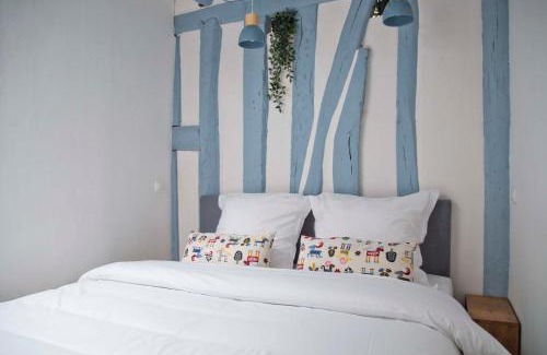 Arsenal Apartment | Tour Eiffel view, Top Floor Apt Marais Vosges
