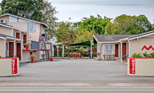 Whakatane Hotel | Tourist Court Motel
