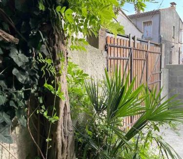 Castelnaudary Apartment | TOUT À PIED T2 design près de la gare avec jardin au bord du Canal du Midi