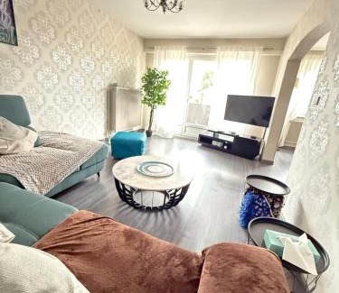 La Celle-sous-Gouzon House | Tout le monde sous le meme toit - 10 voyageurs - 25 mn europapark