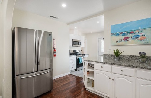 Fresno House | Tower District Sanctuary - Clean and Functional