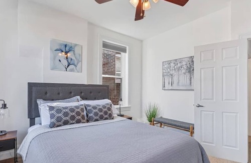 Tower Grove South Apartment | Tower Grove | Sleeps 9 | Townhome