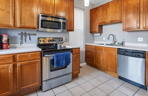Tower Grove South Apartment | Tower Grove | Sleeps 9 | Townhome