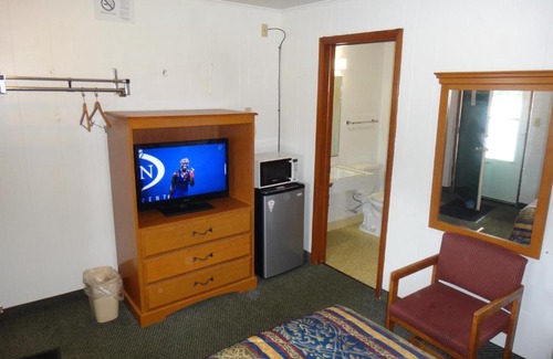 Green Bay Hotel | Tower Motel