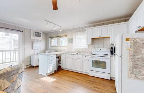 Bethany Beach Apartment | Tower Shores Tiny Gem