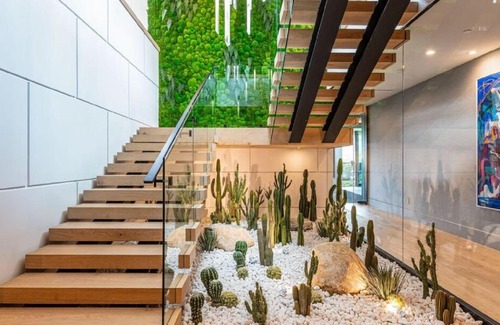 Gaven Apartment | Towering gracefully above dazzling city lights