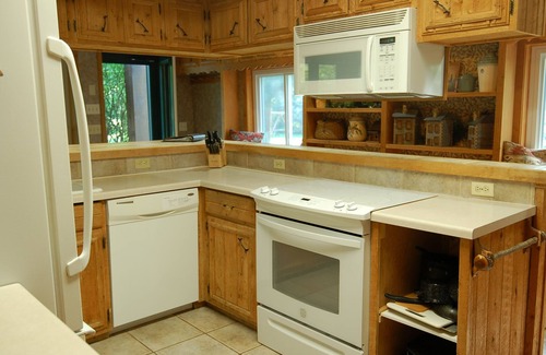 Birchwood Cabin | Towering Pine Cabin: Your Family’s Perfect Getaway
