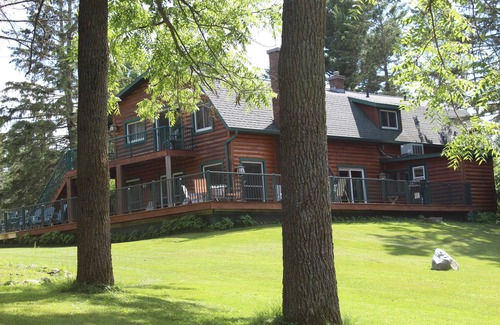 Birchwood Cabin | Towering Pine Cabin: Your Family’s Perfect Getaway