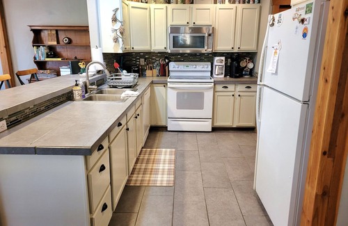 Winthrop Condo | Towering Pines-Dog Friendly, Walk to Ski trail and Close to Town!