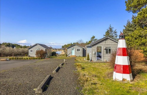 Grayland House | Towhee Cottage