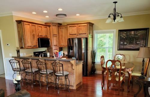 Tompkinsville House | Town Cabin