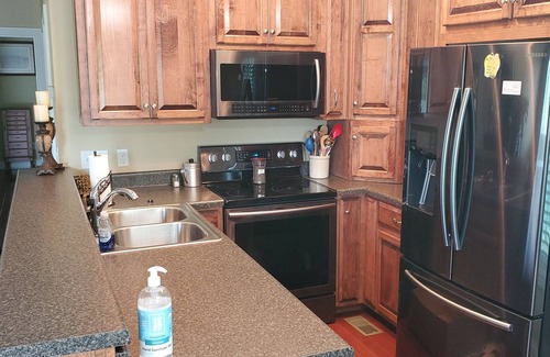 Tompkinsville House | Town Cabin
