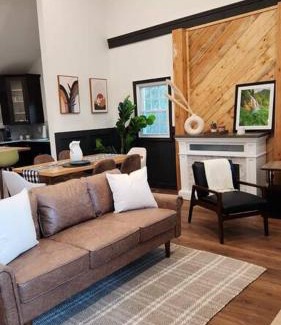Duncan House | Town-Center Sanctuary:Cozy 3BD for Relocation