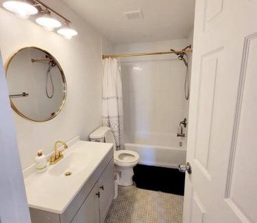 Duncan House | Town-Center Sanctuary:Cozy 3BD for Relocation