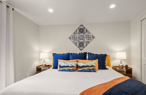 Mid City South House | Town Center Stylish Apartment|Gated Yard|New!