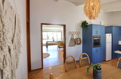 Waterhouse House | Town Central on Ryan 100m to beach and Main Street