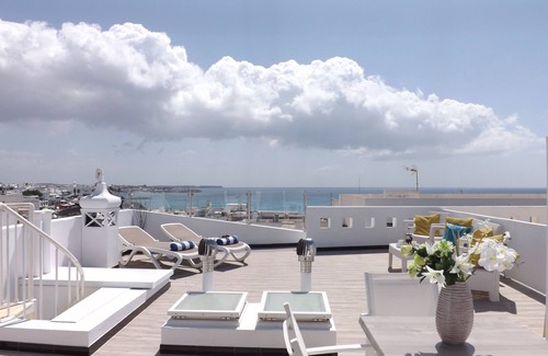 Yaiza Apartment | Town centre apartment, close to bars, restaurants & beaches.