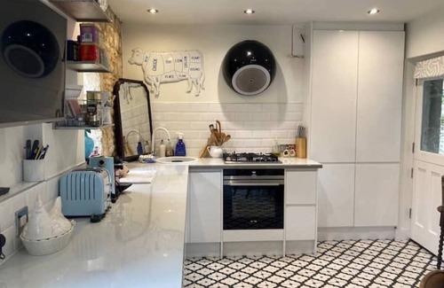 Great Casterton House | Town & country