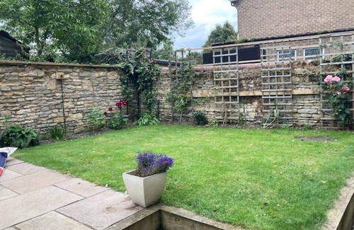 Great Casterton House | Town & country