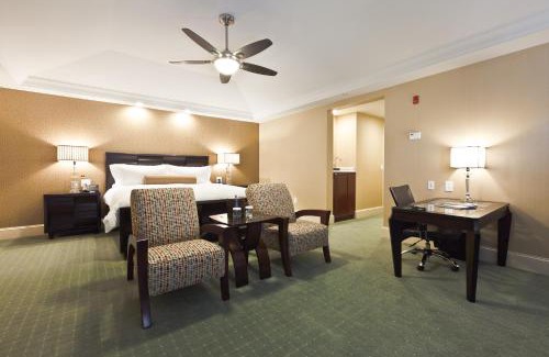 West Ashley Hotel | Town & Country Inn and Suites