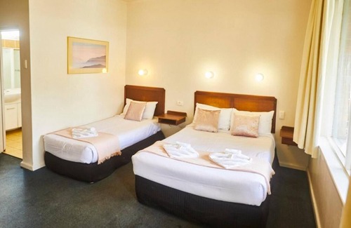 Strathfield Hotel | Town & Country Motel