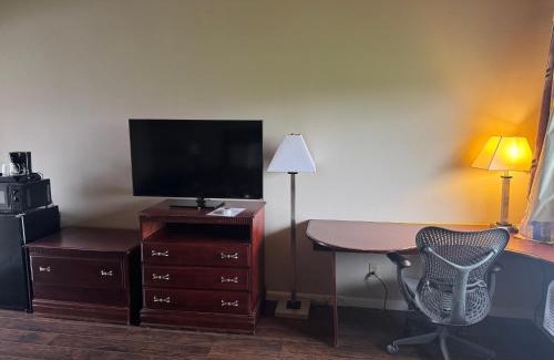 Clinton Hotel | Town & Country Motel